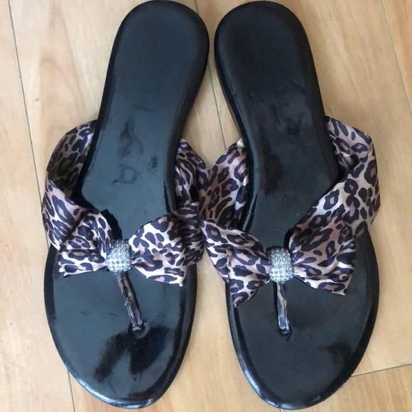 Unisa Cheetah Print Bow w Diamonds, Black Sandals - Picture 1 of 4